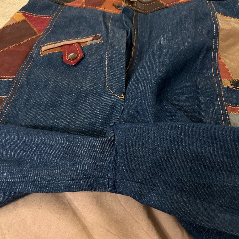 Impeccable Vintage Denim Culottes with Leather Patchwork - Picture 6 of 8